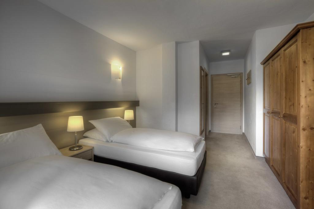 Hotel La Tambra Corvara In Badia Habitación foto